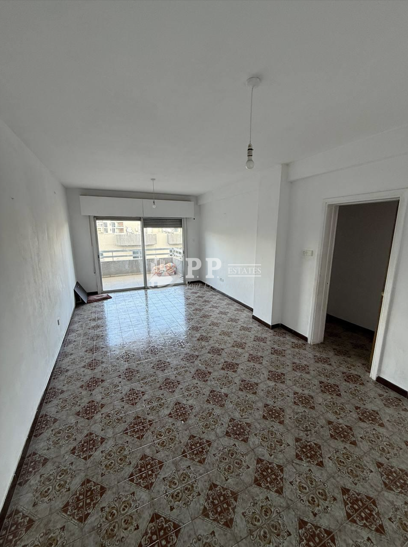 For Sale - 3 bedroom resale apartment in Neapolis, Limassol